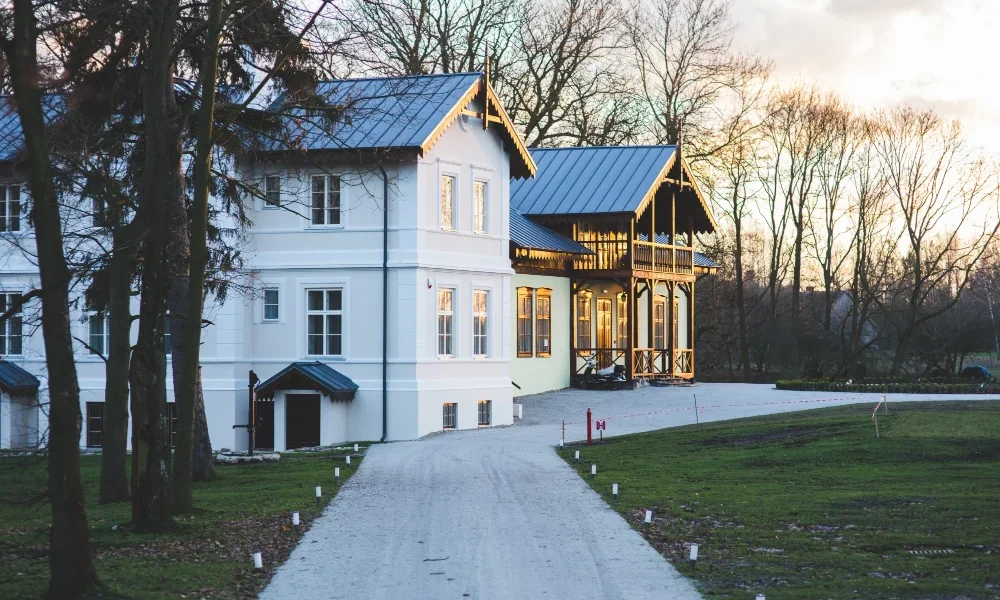 Modern Brick Homes: Elegant Designs with Timeless Appeal