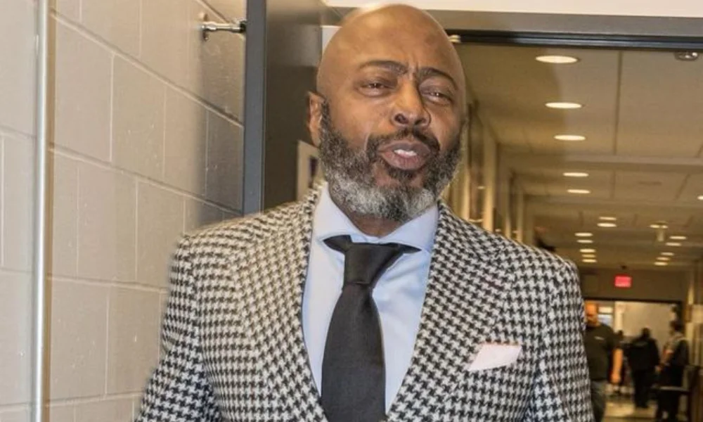 A man with a beard is pictured wearing a black and white houndstooth jacket-donnell rawlings net worth