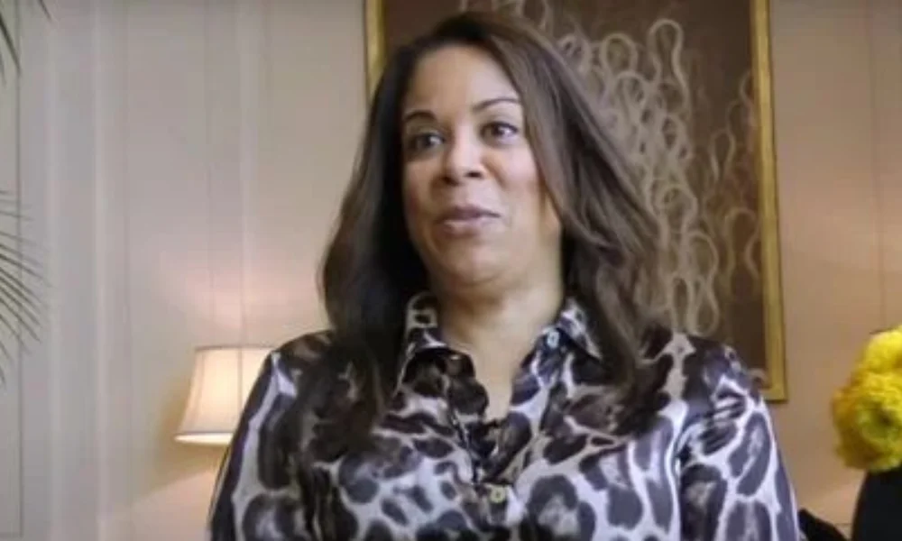 A woman with long hair smiles warmly-juanita vanoy net worth