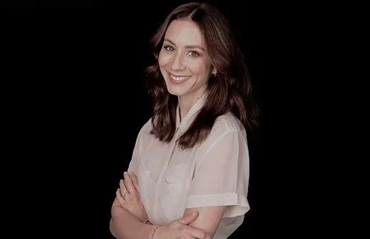 Early Life and First Steps in Acting