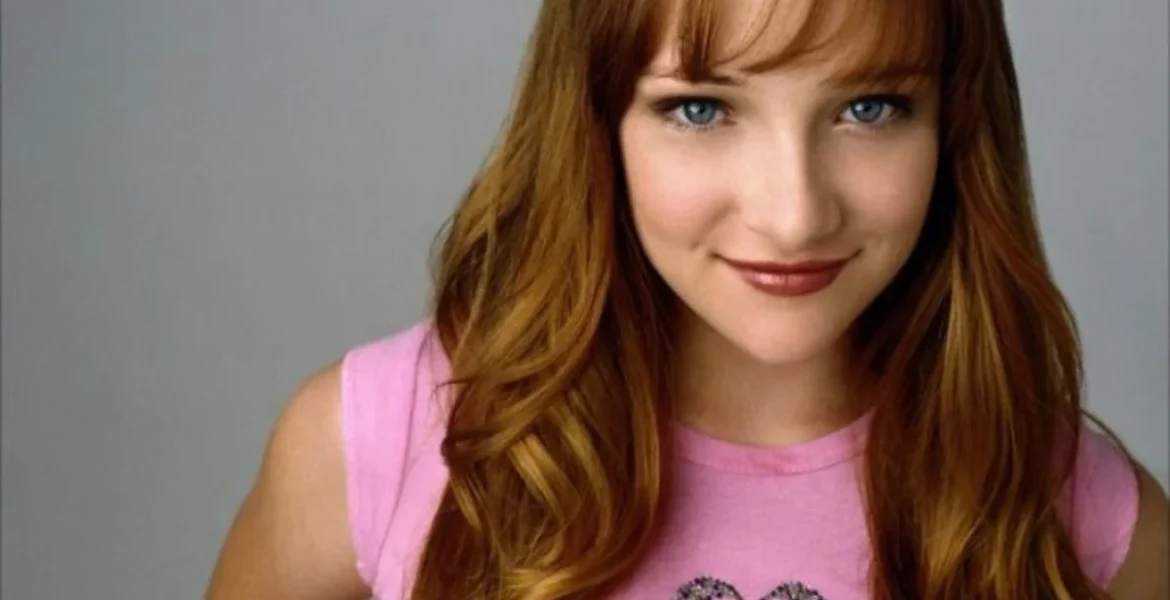 Young woman with long, wavy auburn hair