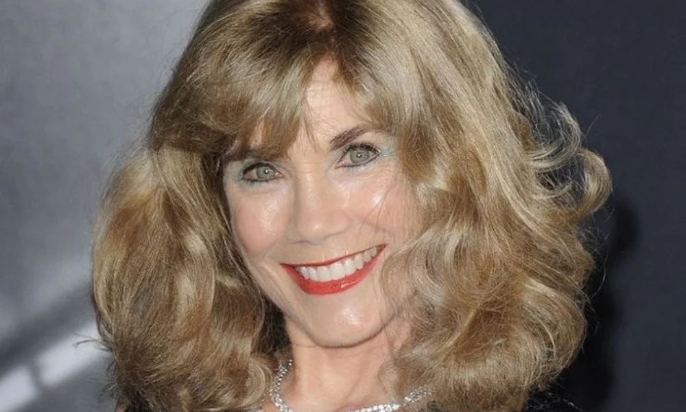 Smiling woman with wavy, blonde hair-barbi benton net worth
