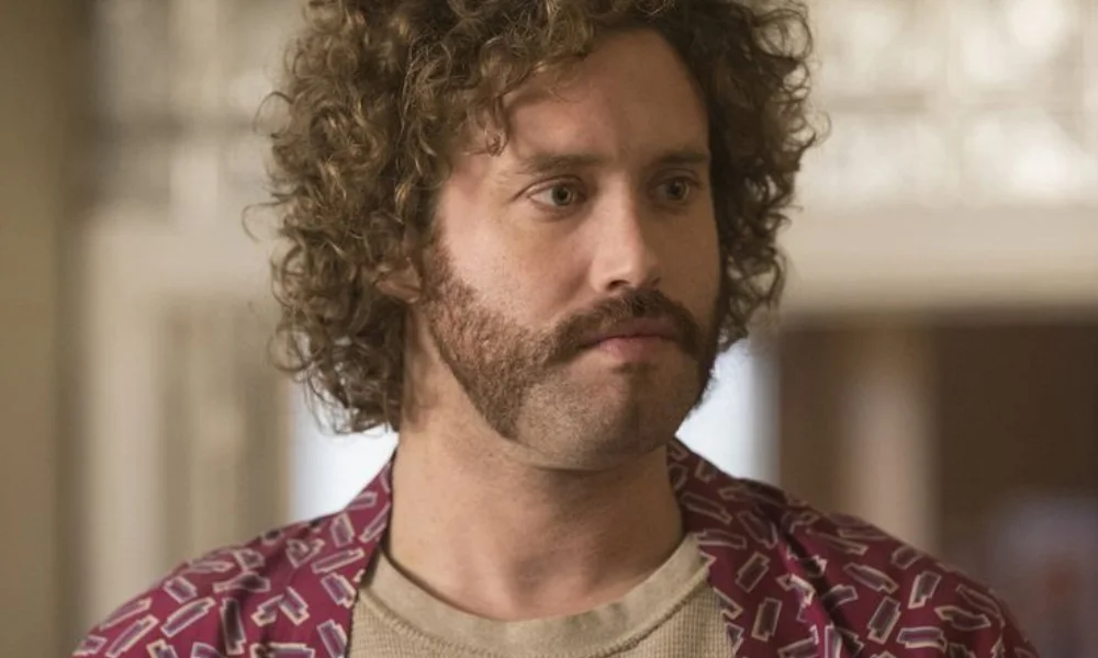 A man with curly hair-tj miller net worth