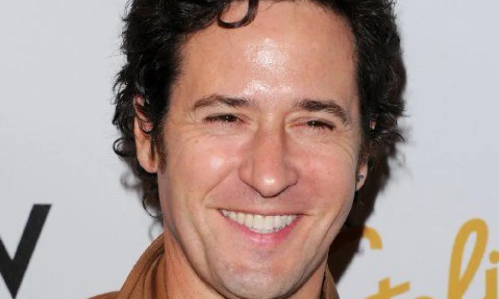 Smiling man with dark curly hair-rob morrow net worth