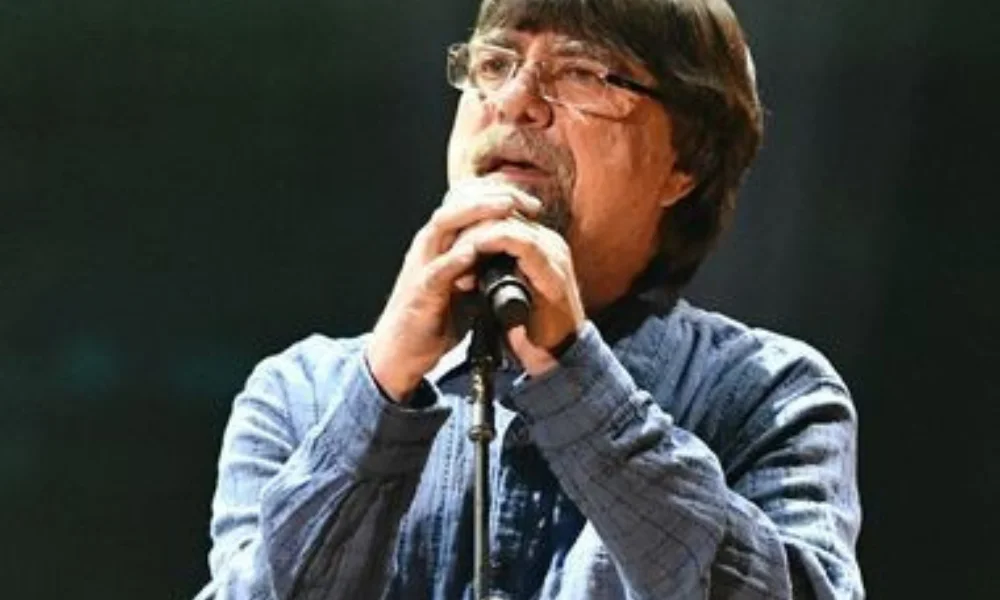 A man with long hair and glasses-teddy gentry net worth
