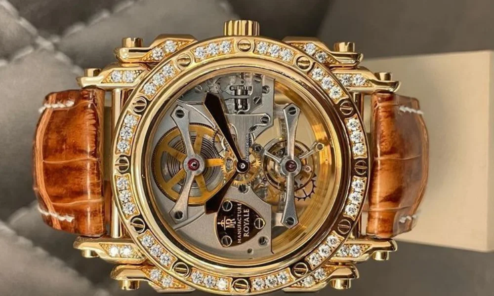 Luxurious gold watch-luxury watches investment