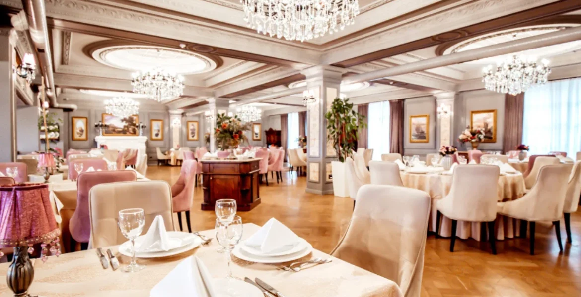 Elegant restaurant with white tablecloths
