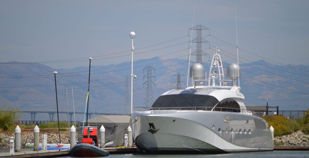 sergey brin yacht dragonfly